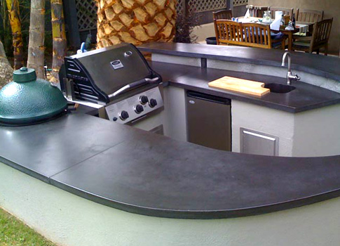 Outdoor kitchen with concrete countertops | CHENG Concrete Exchange